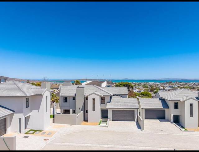 3 BEDROOM HOUSE FOR SALE IN COUNTRY CLUB